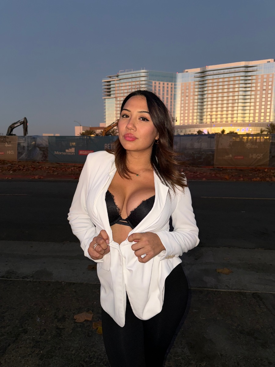 Take a pause and enjoy Ali Cruz — streaming from Pristina