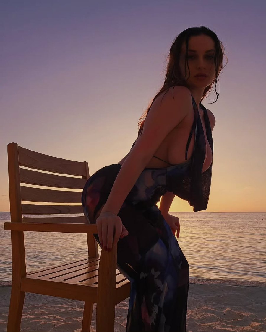 Sexy girl Miranda Faith nude in Pristina