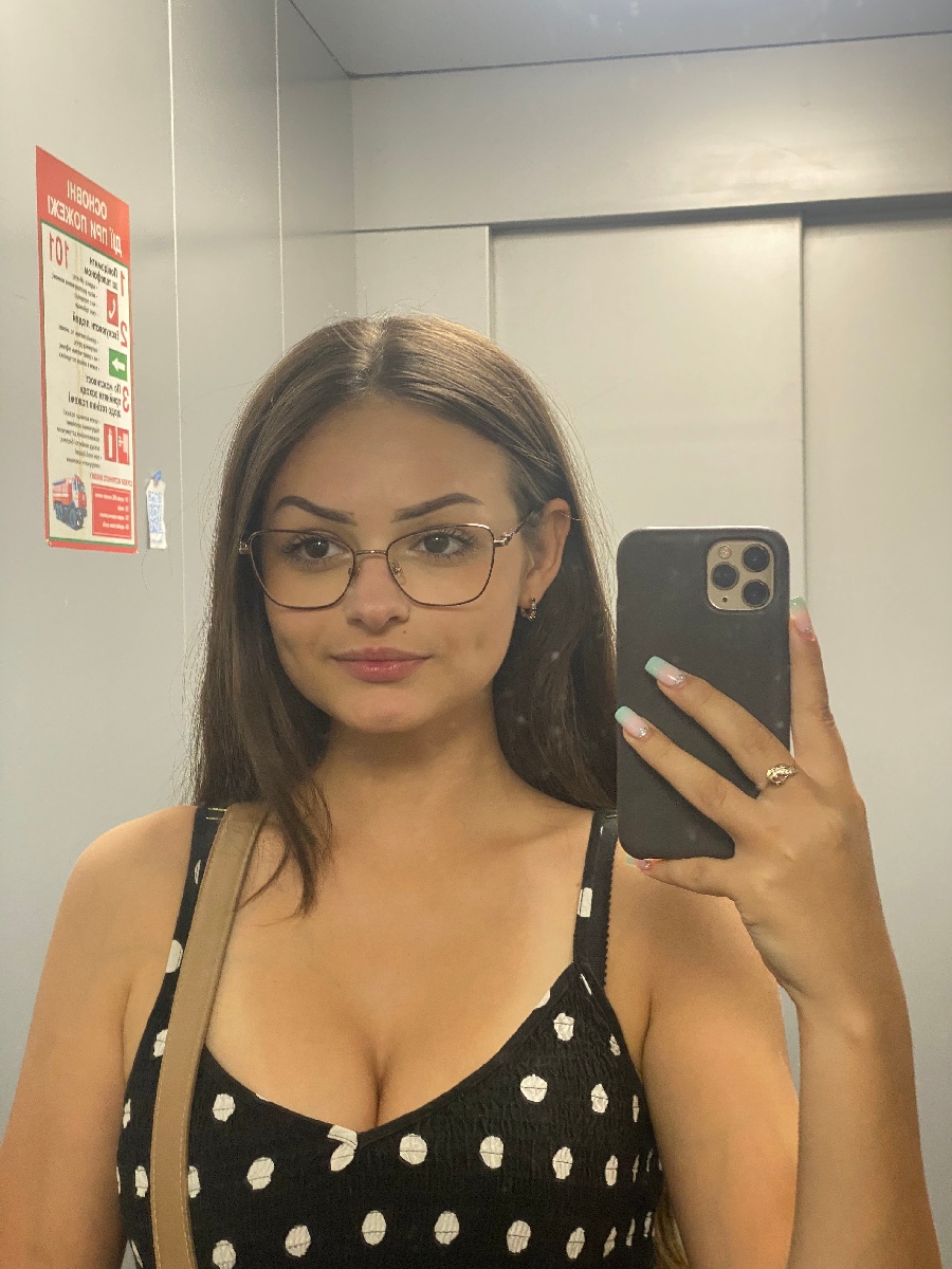 Sexy model Stacy in Pristina